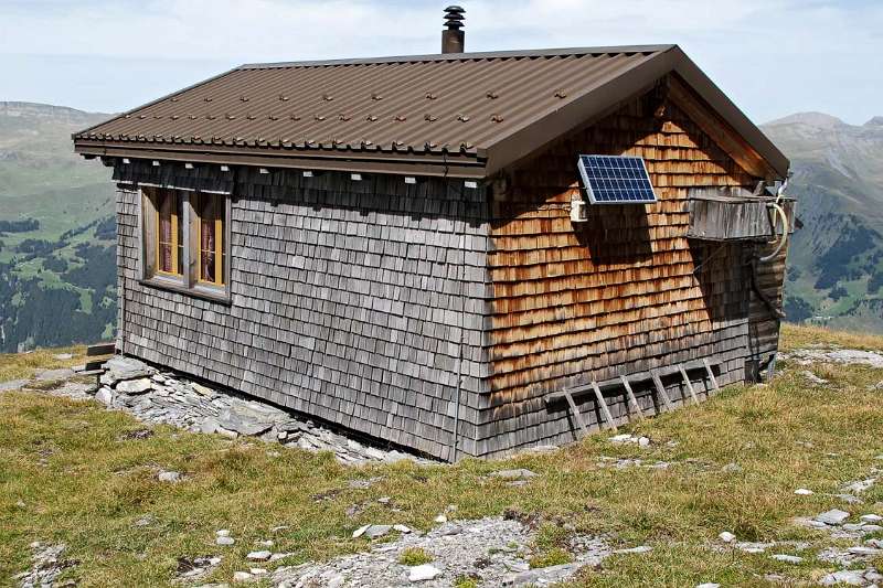 Kleine Ostegghütte auf dem Schulter des Eiger-Nordostgrates oberhalb von Grindelwald