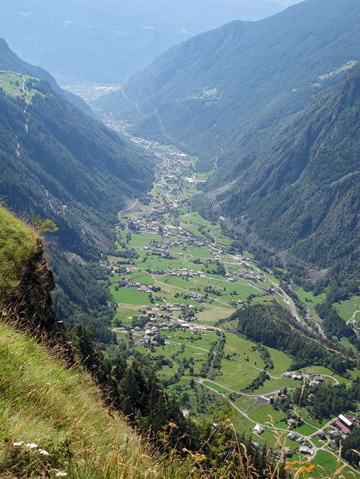 Am Ende von Val Poschiavo ist grössere Italienische Stadt Tirano