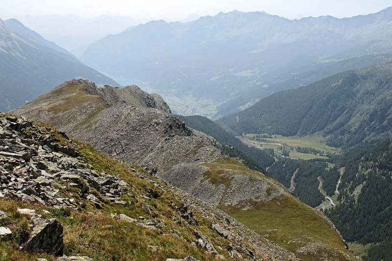 Corn Prairol vorne und Val Poschiavo im Hintergrund