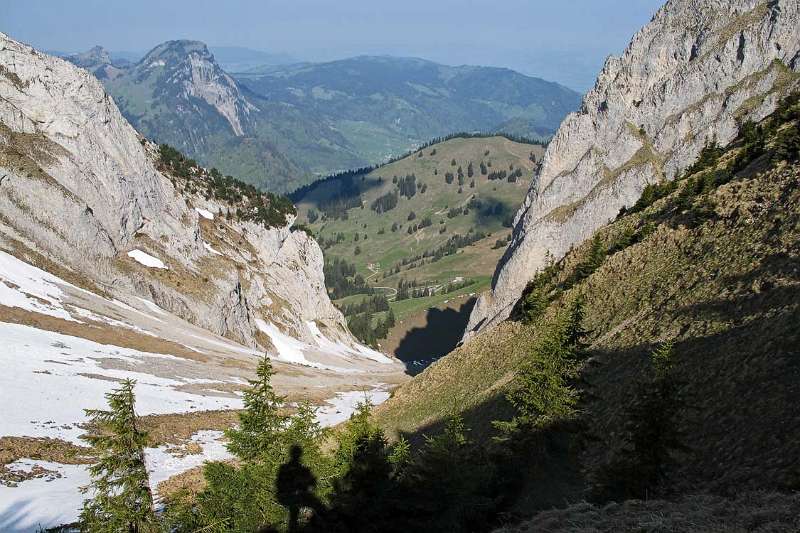 Blick zurück dem Aufstiegsroute. Gross Aubrig im Hintergrund