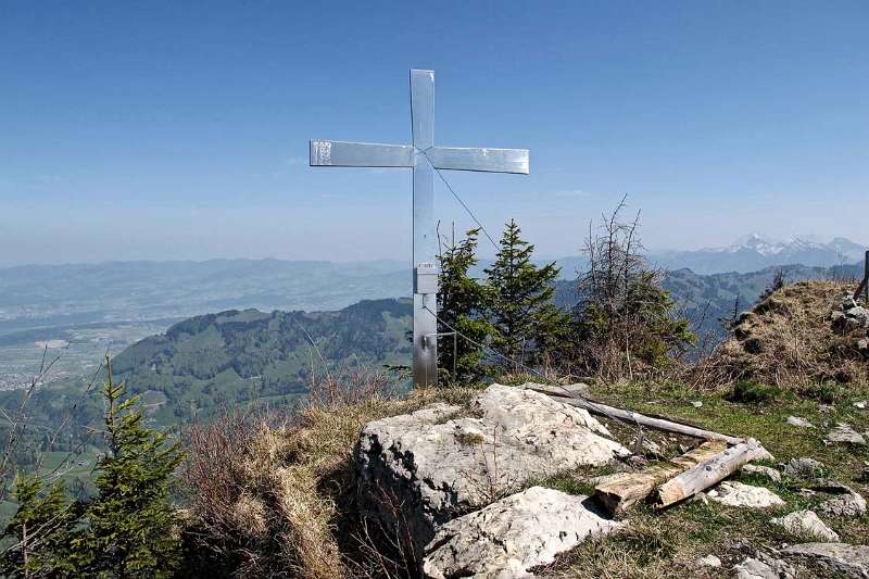 Das Gipfelkreuz von Gross Aubrig