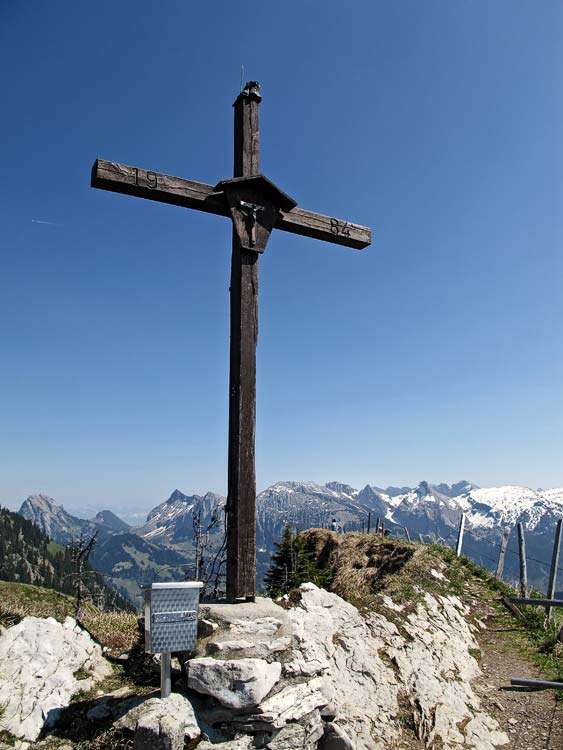 Das Gipfelkreuz von Chli Aubrig