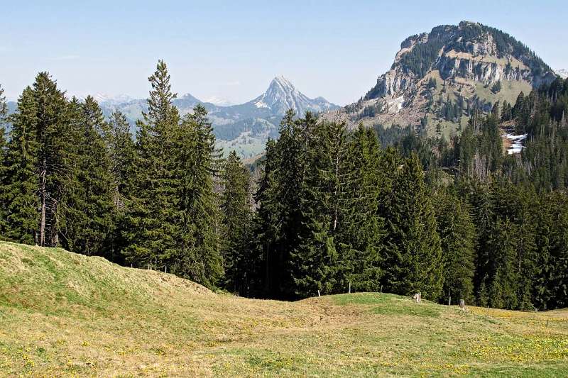 Chöpfenberg, links und Gros Aubrig, rechts