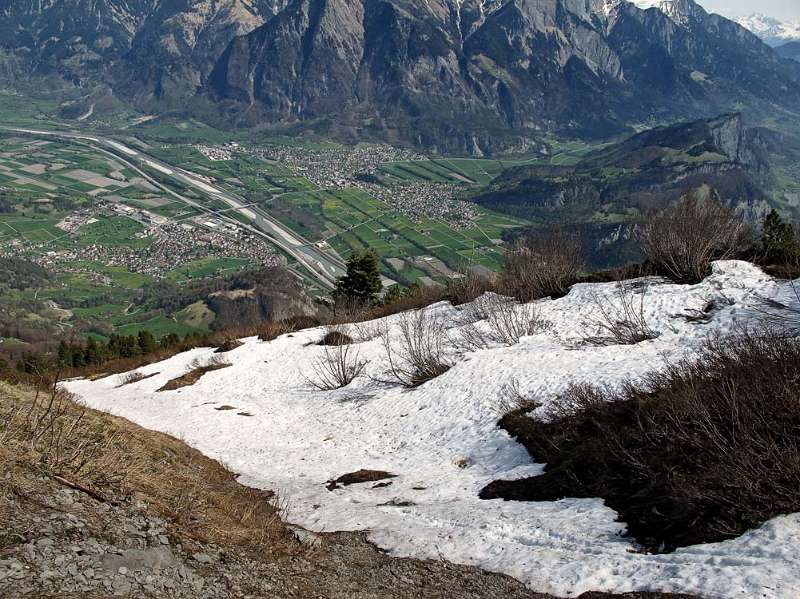 Die Reste von Schnee