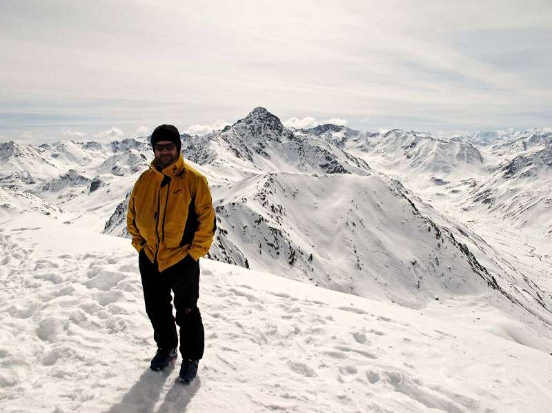 Auf dem Sentischhorn. Im Hintergrund ist Flüela Schwarzhorn