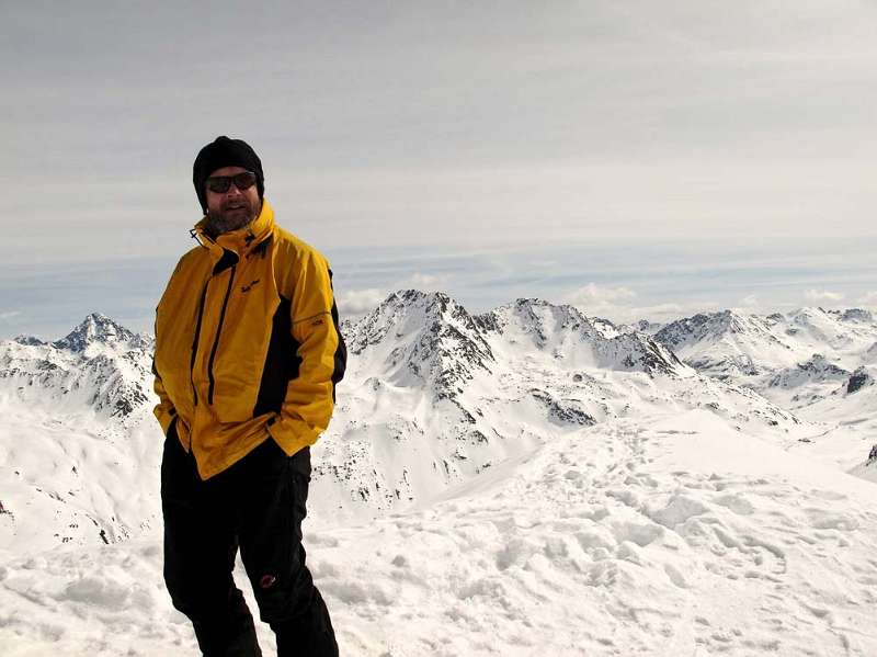 Auf dem Sentischhorn zwischen Piz Linard (links) und Flüela Wisshorn (rechts)