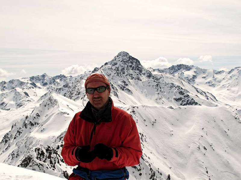 Auf dem Sentischhorn. Im Hintergrund ist Flüela Schwarzhorn