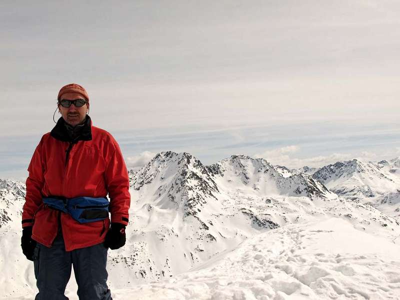 Auf dem Sentischhorn. Im Hintergrund ist Flüela Wisshorn