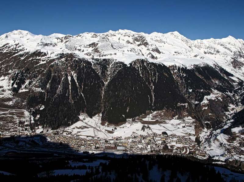 Airolo und die Berge auf der anderen Seite des Tals