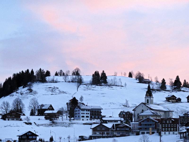 Morgenrot beim Start in Oberiberg