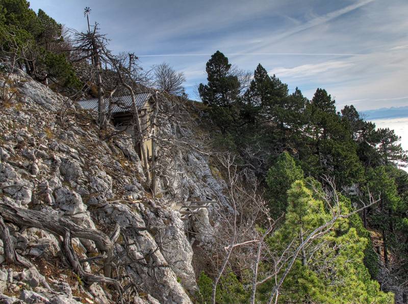 Das Haus in den Felsen auf dem Balmfluechöpfli