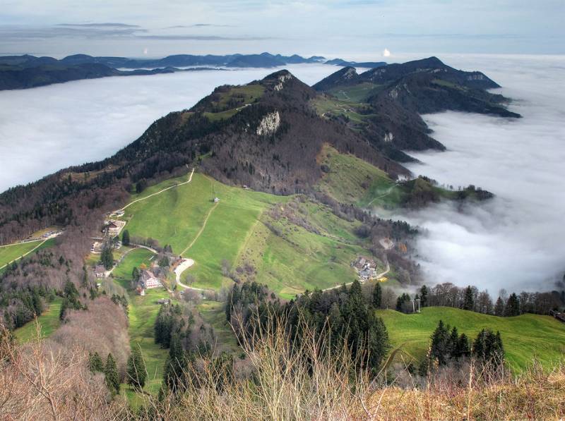 Jura und Nebel