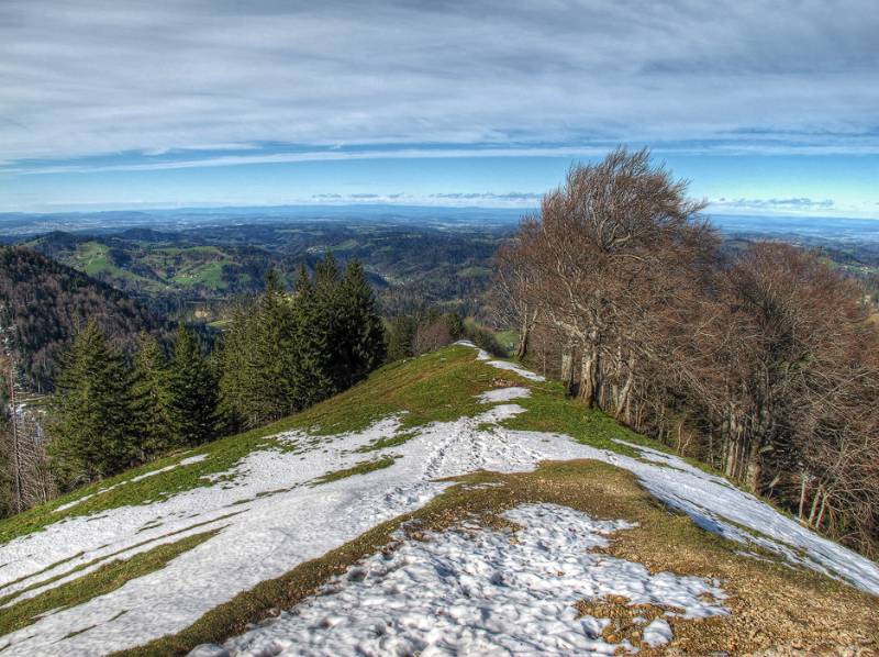 Nur noch wenige Schneereste auf dem Schnebelhorn