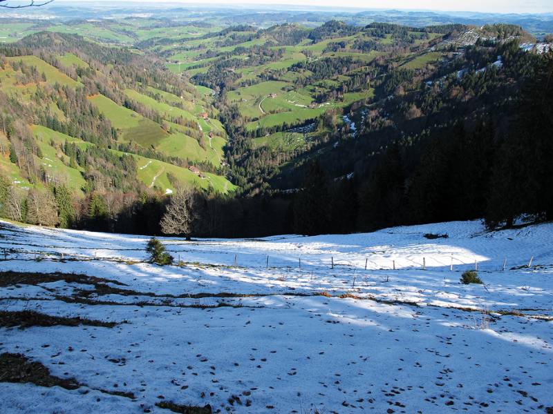 Zwischen Winter und Herbst - Nordhang ist bereits mit Schnee bedeckt