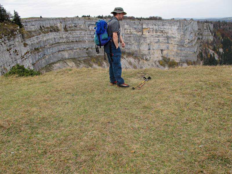 Schöner Pltatz fürs Picknick auf dem Rand von Creux du Van