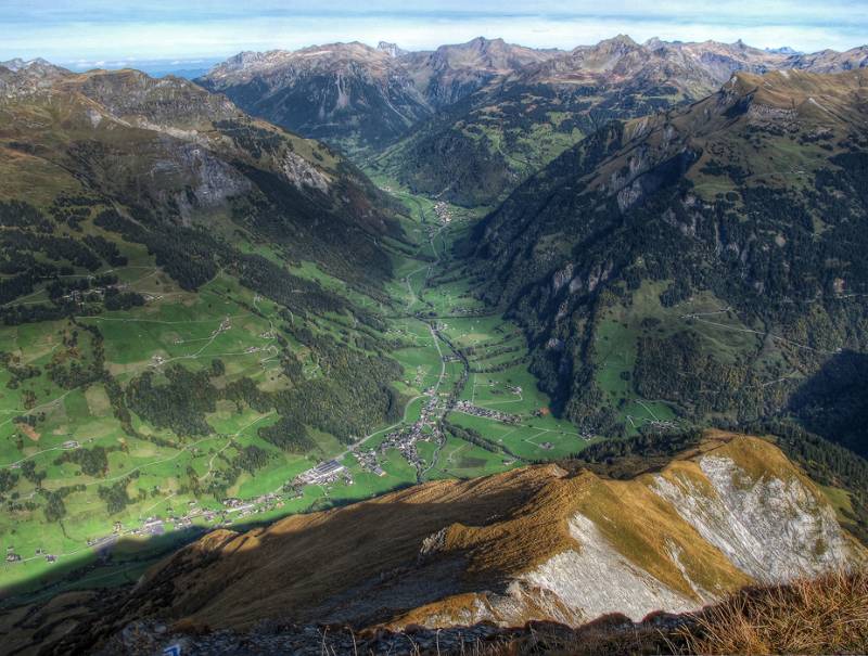 Elm und Sernftal von Mittaghorn aus