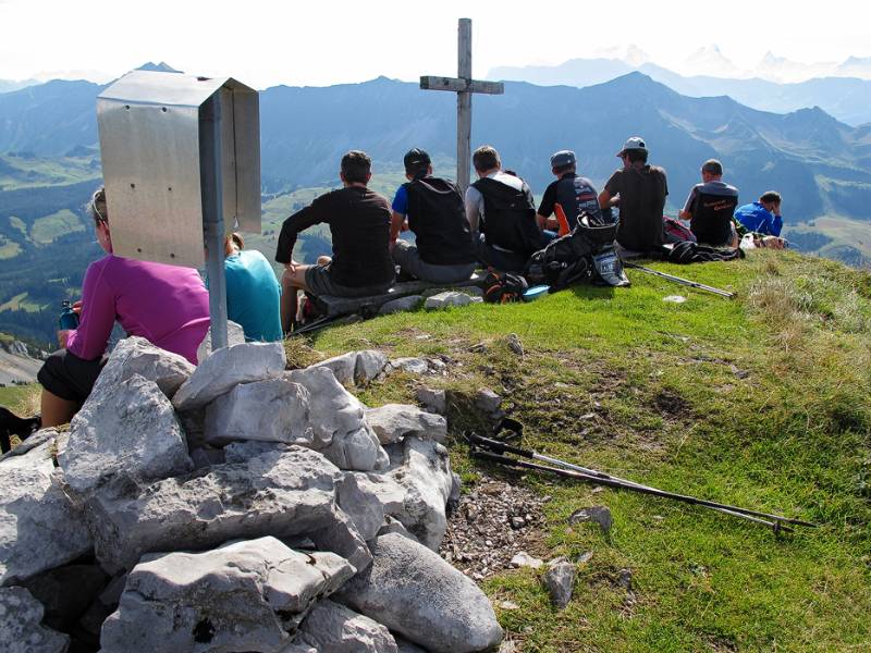 Aussichten geniessen auf dem Gipfel von Schibegütsch