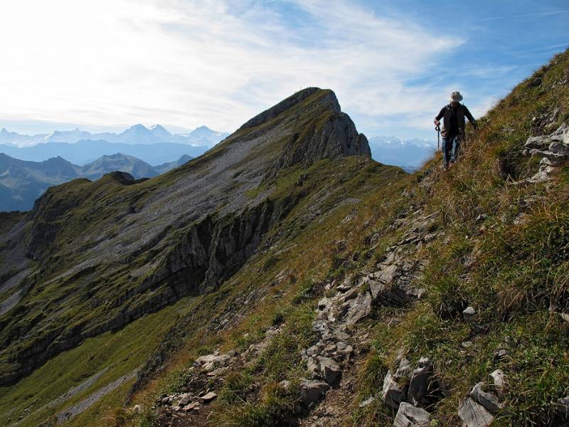 Wanderung entlang dem Grat. Hinten ist Schibegütsch