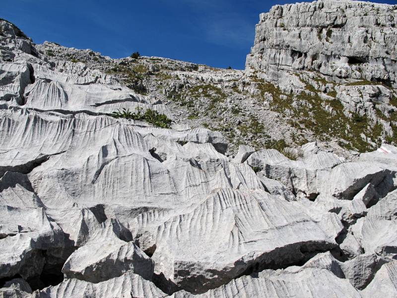 Die Steine sind wie mit Pinsel gestrichen