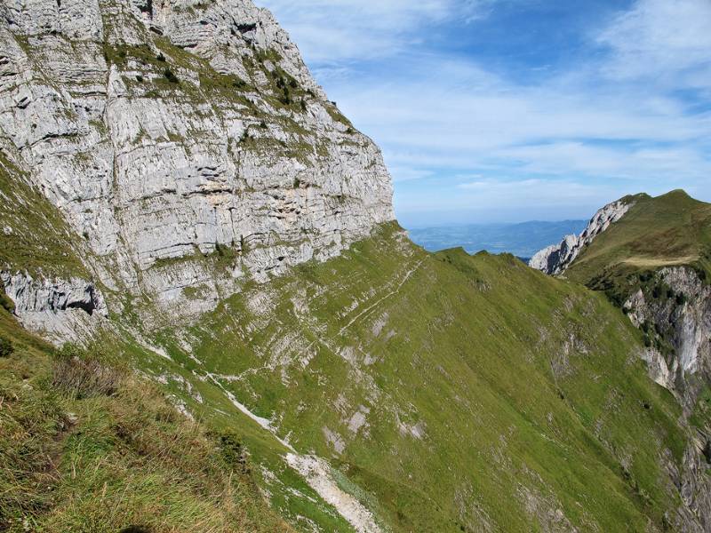 Auf dem Furgge. Der exponierte Wanderweg entlang der Wand von Schiberg