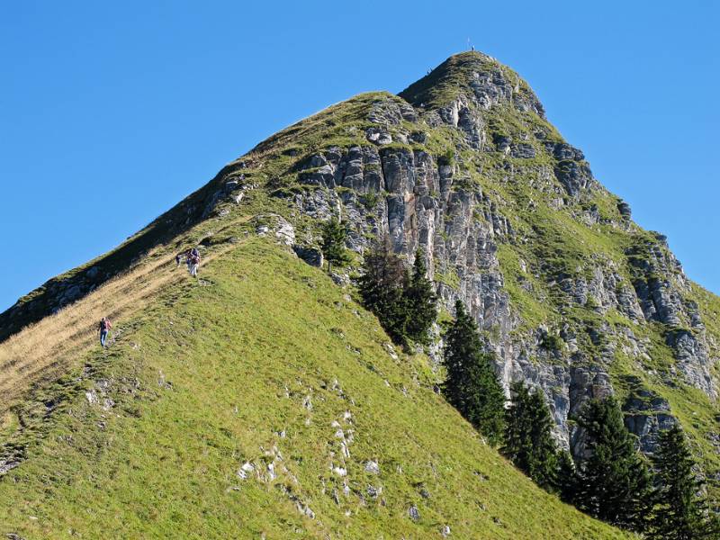 Der Gipfel von Suggiture, sogar mit der Fahne