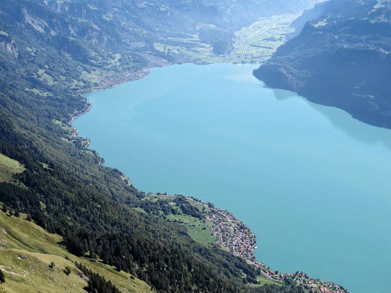 Brienzersee mit Brienz am Ende links