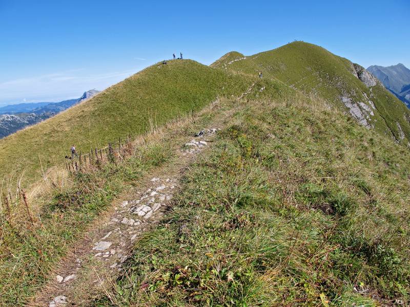 Viele Leute geniessen wunderschönes Sonntagwetter