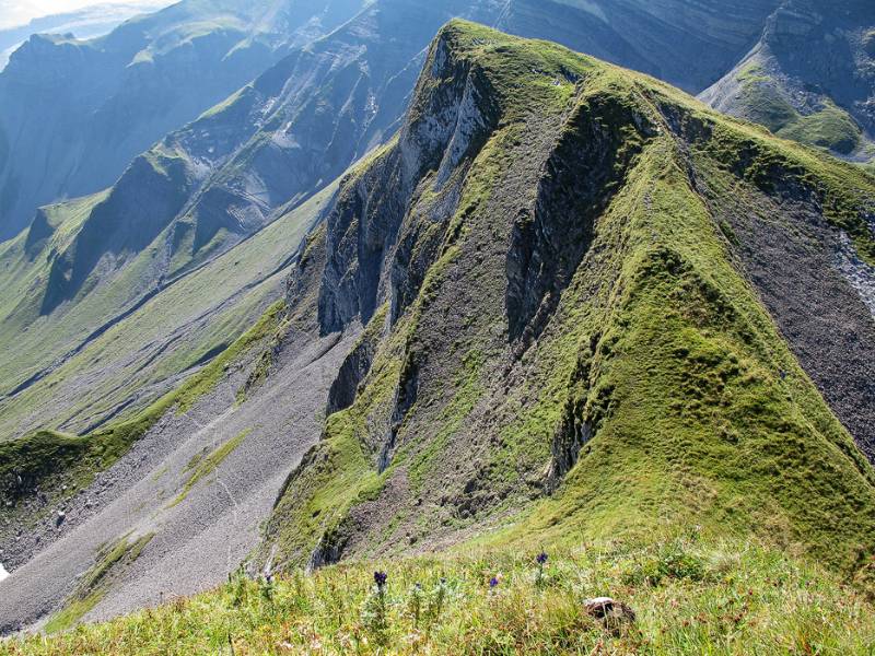 Blick vom Gipfel zurück auf den Vorgipfel