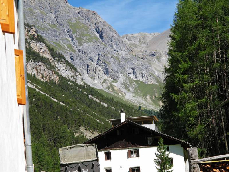 Vorne sieht man Fora da l'Aua - der Weg zur Lischana