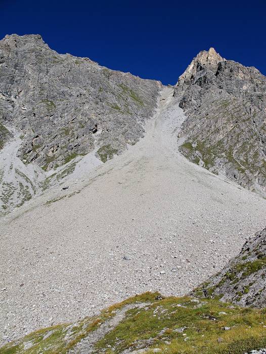 Das Couloir wird für den schnellen Abstieg von Piz Lischana benutz