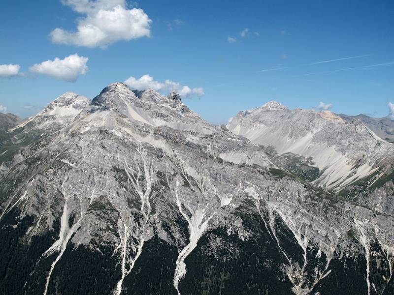 Der Hausberg von Splügen, Teurihorn (2973 m). Es scheint gibt es