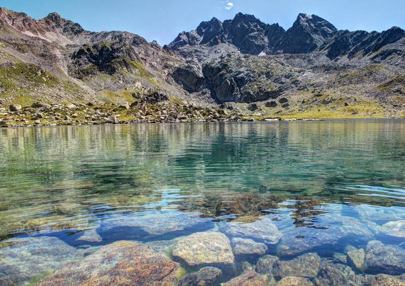 Klares Wasser im Ober-Surettasee