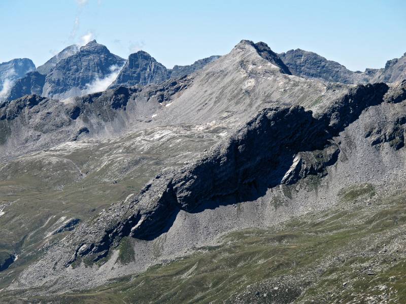 Die Bergkette auf der Westseite der San Bernardino Strasse