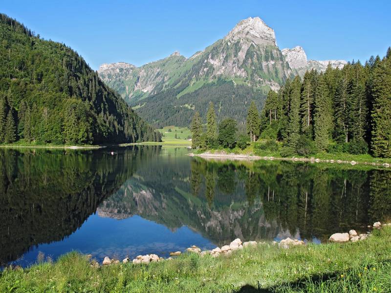 Obersee mit Brünnelistock