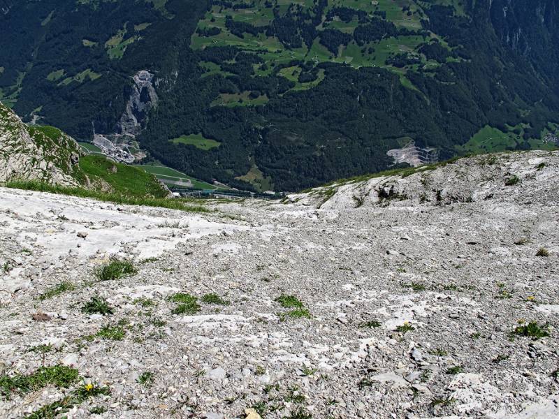 Steile mit Steinchen bedeckte Felsen, nich zum ausrutschen