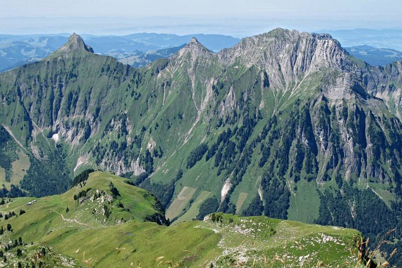 Die drei Wägitaler gegenüber: Zindlenspitz, Rossalpelistock und Brünnelistock, v.l.n.r.