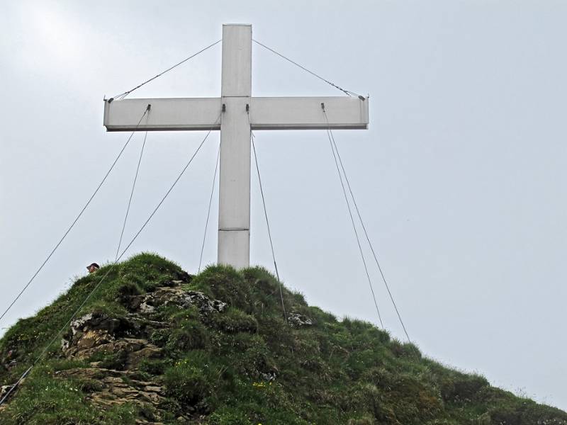 Das mächtige Giplelkreuz von Rophaien