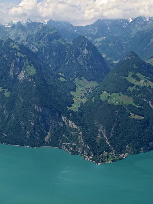 Gegenüber ist Isenthal mit seiner kurvigen Strasse