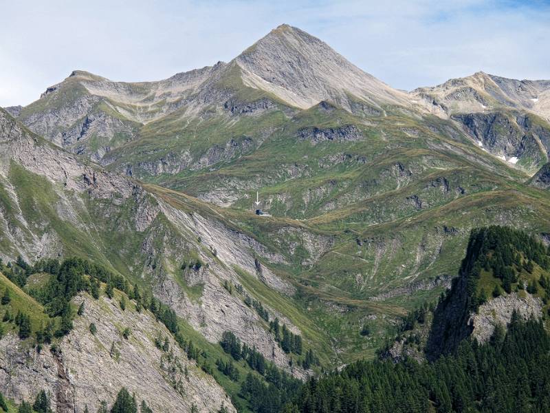 Cap. Motterascio (Pfeil) und Piz di Güida im Zentrum