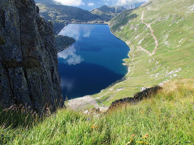 Der Begleiter des Tages - blauer See Lago della Sella