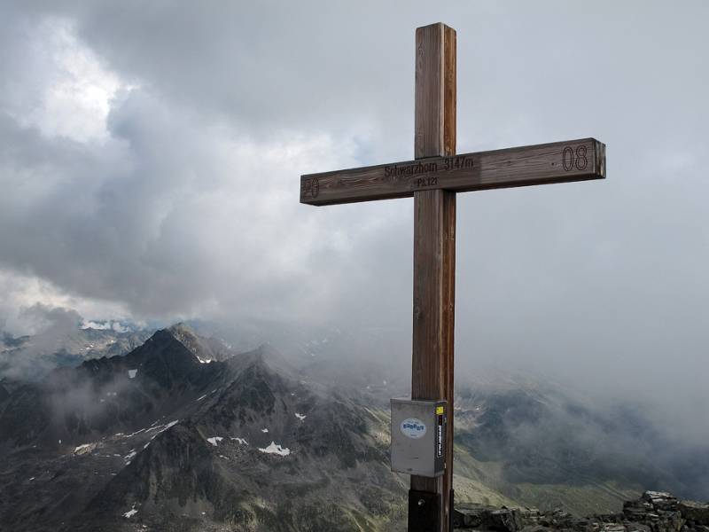 Das Gipfelkreuz von Schwarzhorn