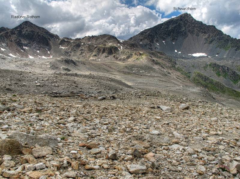 Die beiden Gipfel zusammen: rechts ist Schwarzhorn, links - Radüner Rothorn