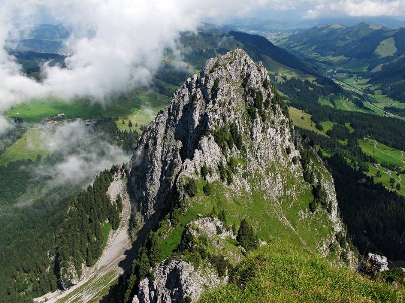 Blick zurück auf Haggenspitz von Aufstieg auf Kl. Mythen