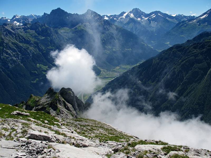 Tiefe Wolken im Tal