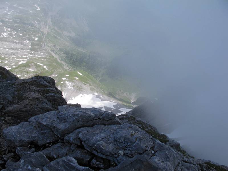 Irgendwo dort im Nebel sind Eggstöcke mit Klettersteig