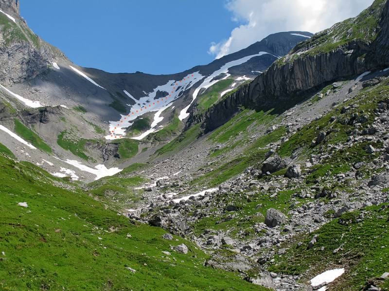 Blick zurück. Auf dem Schnee is die Aufstiegsroute