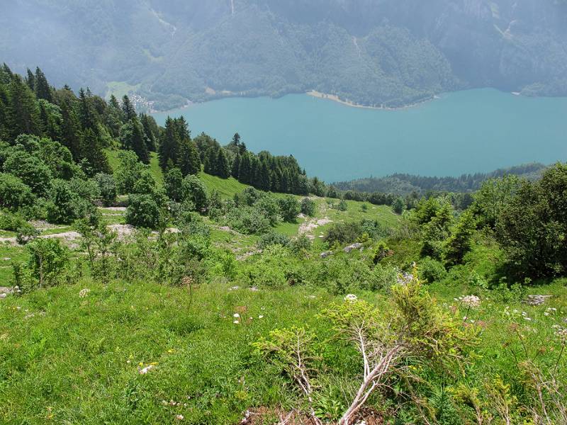 Im Abstieg. Klöntalersee kommt wieder näher