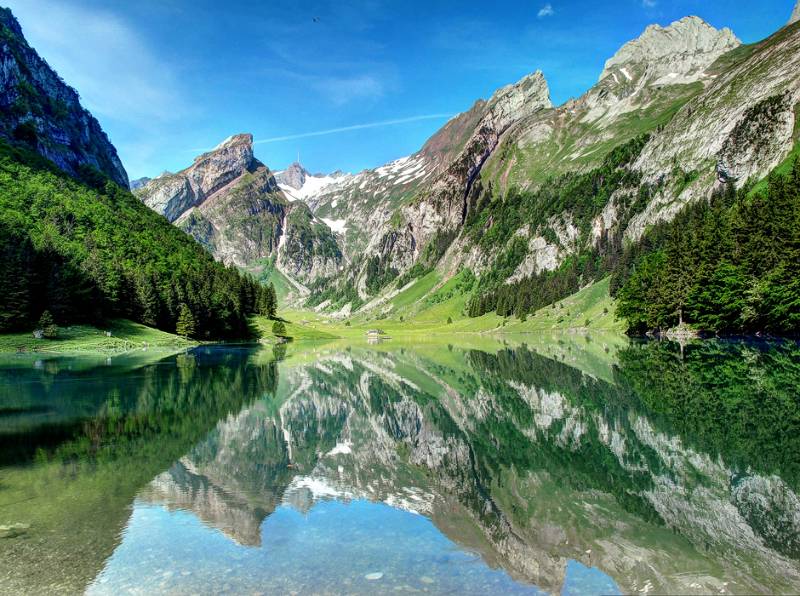 Seealpsee und Säntis im Hintergrund