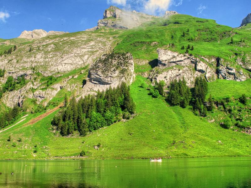 Seealpsee und Schäfler, ganz im Zentrum oben