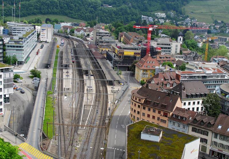 Der Bahnhof von Baden von Burgruine aus